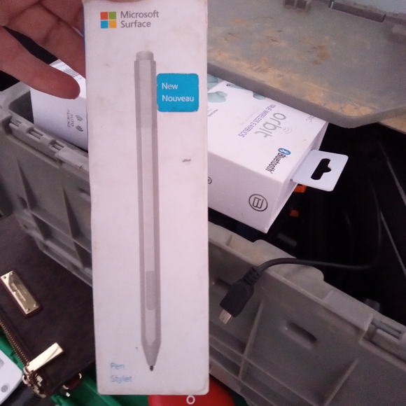 Dr Dre Beats Red Earbuds - Picture 2 of 3